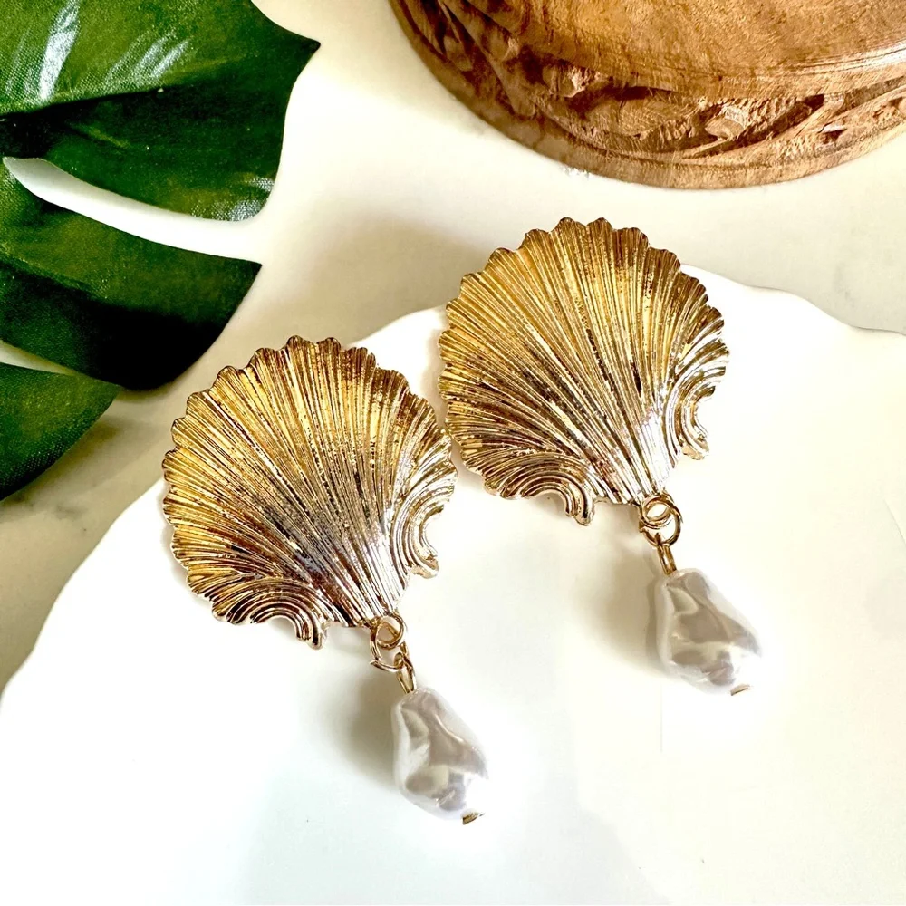 2/$30🌵 Gold Shell Earrings Faux Pearl Beach Seashell Ocean Coastal Vacation NEW